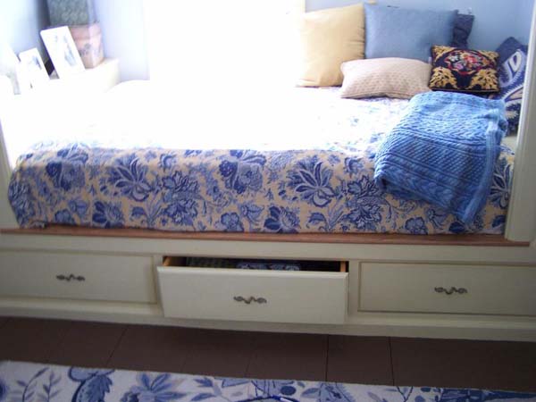 Storage solutions - Custom built-in beds